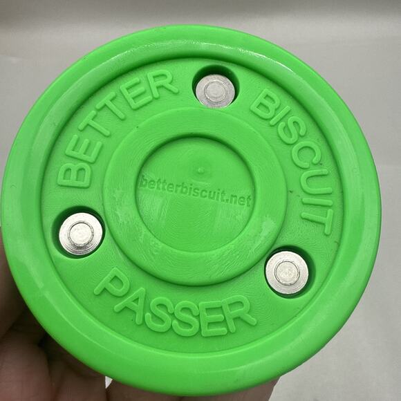 Better Biscuit Hockey Pucks 4 Pack - 2 Passer & 2 Sniper, Green/Dark Green *READ - Picture 8 of 11